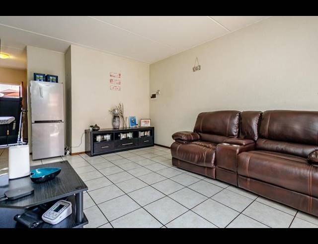 2 BEDROOM COMPLEX FOR SALE IN COMET